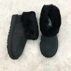 NWT UGG Fluff Mini Quilted Black Short Boots Size: 6